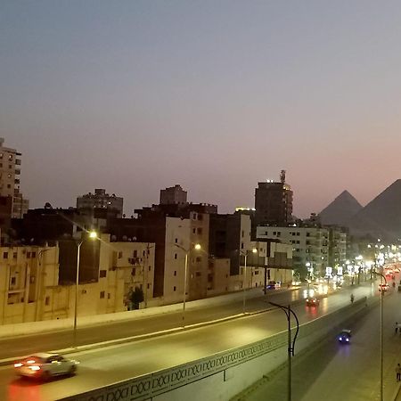 Pyramids Road Guest House Cozy Rooms And Rooftop Breakfast With The Pyramids View Nazlet el-Sîsi Exteriör bild