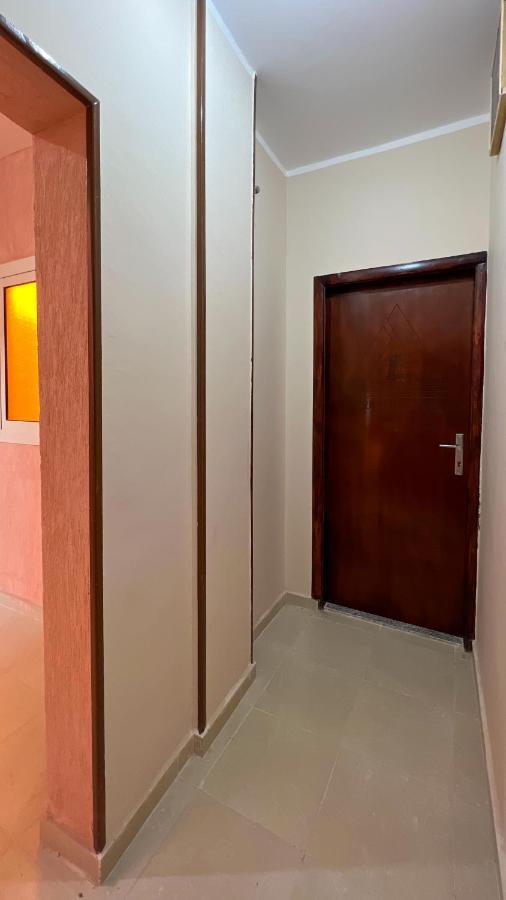 Pyramids Road Guest House Cozy Rooms And Rooftop Breakfast With The Pyramids View Nazlet el-Sîsi Exteriör bild