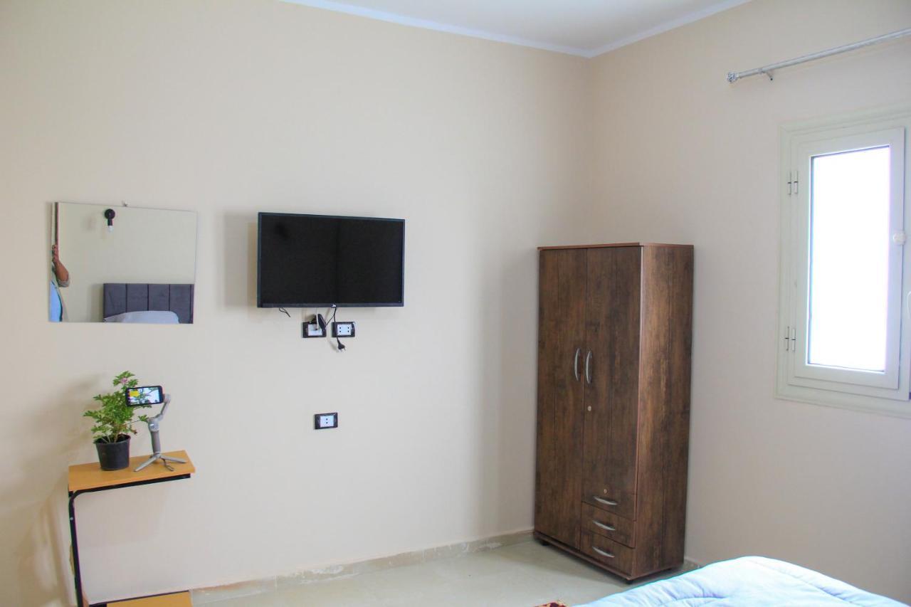 Pyramids Road Guest House Cozy Rooms And Rooftop Breakfast With The Pyramids View Nazlet el-Sîsi Exteriör bild