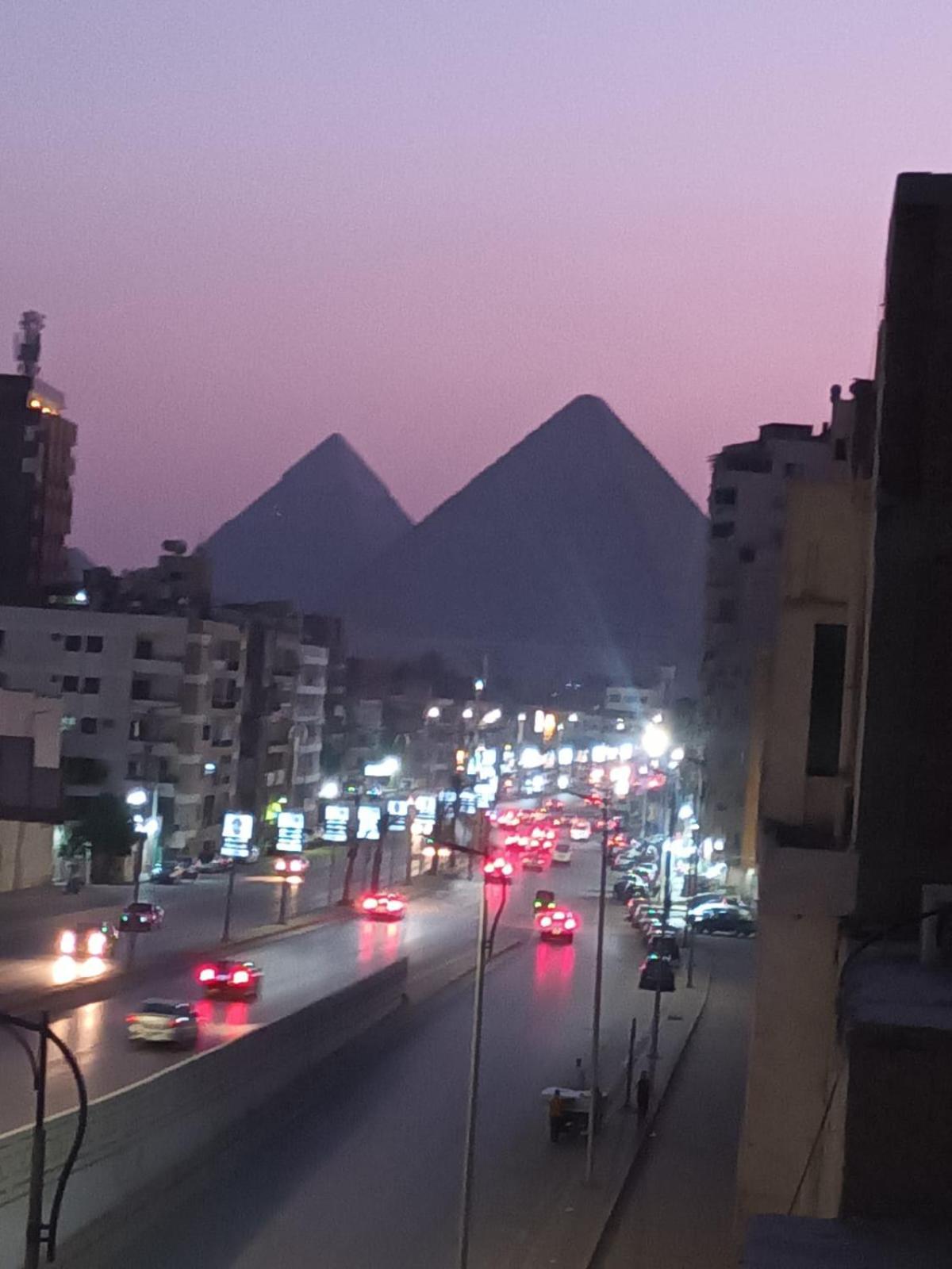 Pyramids Road Guest House Cozy Rooms And Rooftop Breakfast With The Pyramids View Nazlet el-Sîsi Exteriör bild