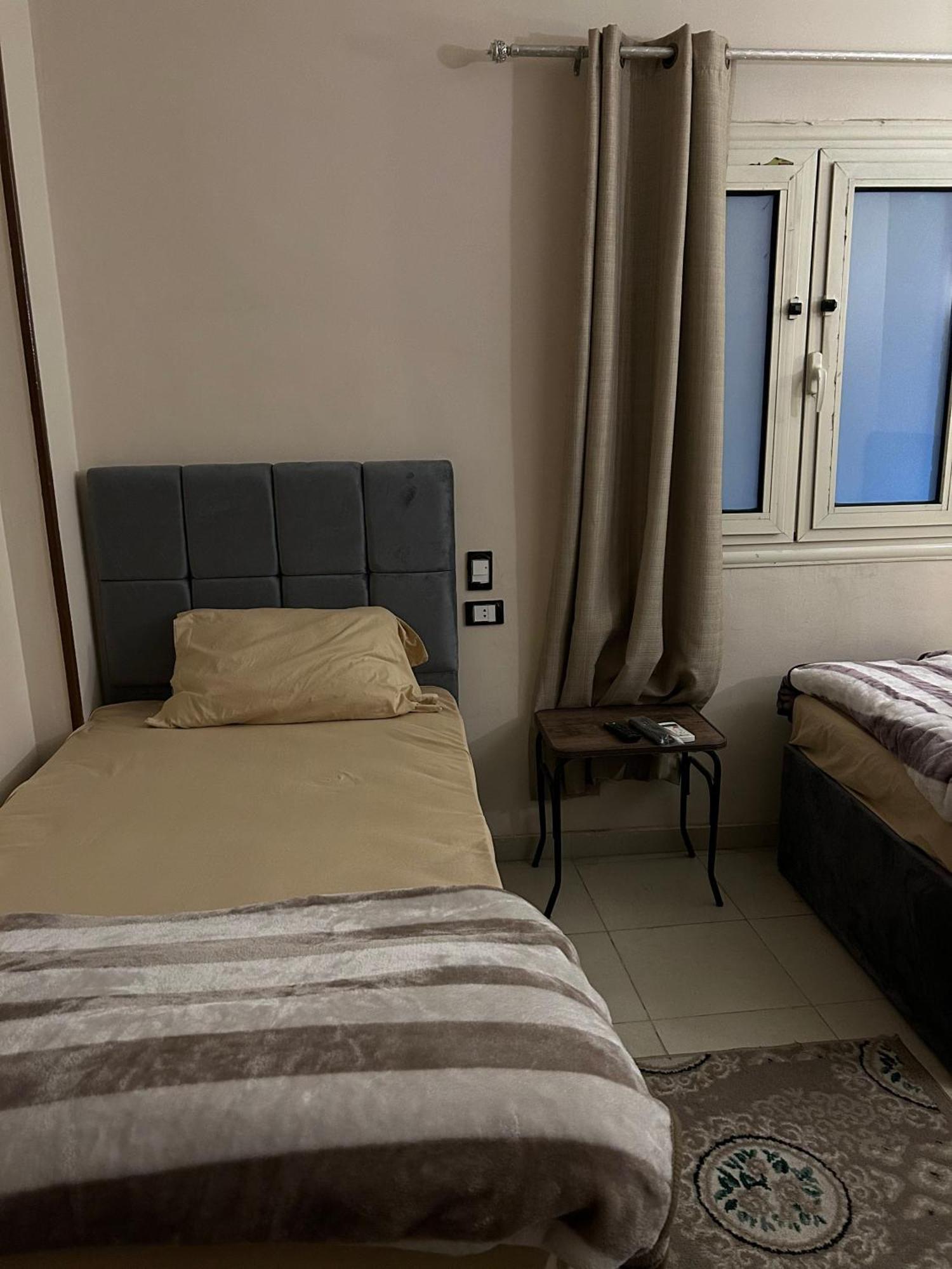 Pyramids Road Guest House Cozy Rooms And Rooftop Breakfast With The Pyramids View Nazlet el-Sîsi Exteriör bild