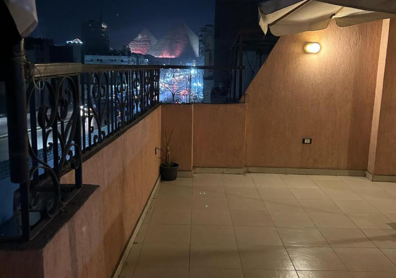 Pyramids Road Guest House Cozy Rooms And Rooftop Breakfast With The Pyramids View Nazlet el-Sîsi Exteriör bild