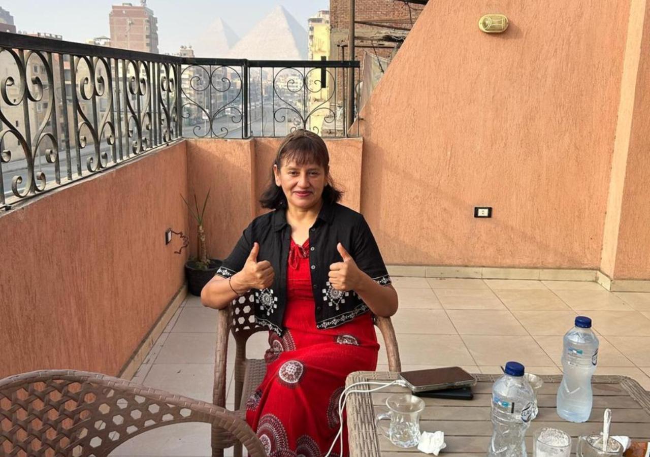 Pyramids Road Guest House Cozy Rooms And Rooftop Breakfast With The Pyramids View Nazlet el-Sîsi Exteriör bild