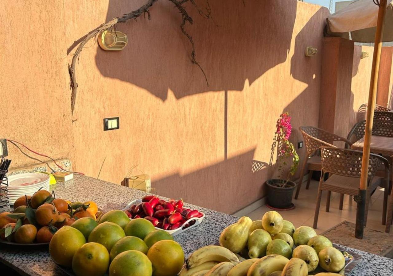 Pyramids Road Guest House Cozy Rooms And Rooftop Breakfast With The Pyramids View Nazlet el-Sîsi Exteriör bild